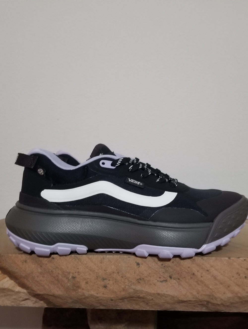NEW! Vans UltraRange Sneakers - Black with Lavender Accents - Picture 4 of 6